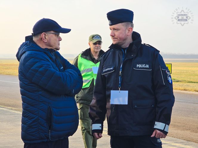 Awaryjne lądowanie samolotu pasażerskiego z terrorystami na pokładzie. Widowiskowe ćwiczenia służb na lotnisku w Katowicach