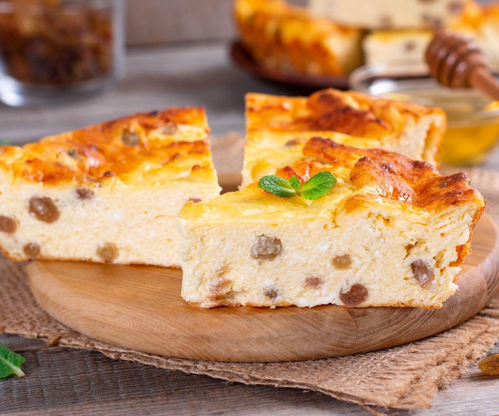 Sernik Bożeny Dykiel – aksamitny i rozpływający się w ustach, ale z zaskakującym dodatkiem!