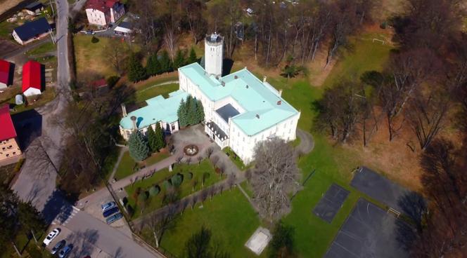 Pałac królewski w Mysłakowicach wystawiony na sprzedaż za 15 milionów złotych 