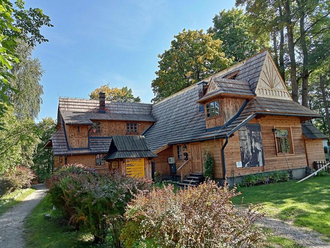 Ta małopolska willa jest perłą architektury. Kiedyś należała do sławnego poety, pioniera Młodej Polski