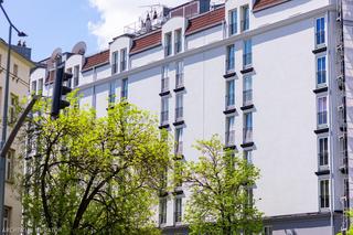 Hotel Sobieski z nową elewacją. Odsłonięto część przemalowanej fasady. Mamy zdjęcia