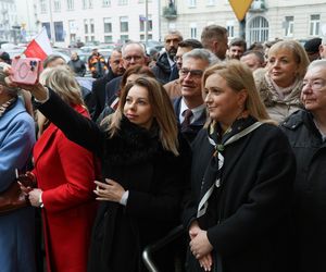 Mateusz Morawiecki pojawił się w budynku prokuratury w Warszawie. Ma usłyszeć zarzuty ws. wyborów korespondencyjnych z 2020 roku