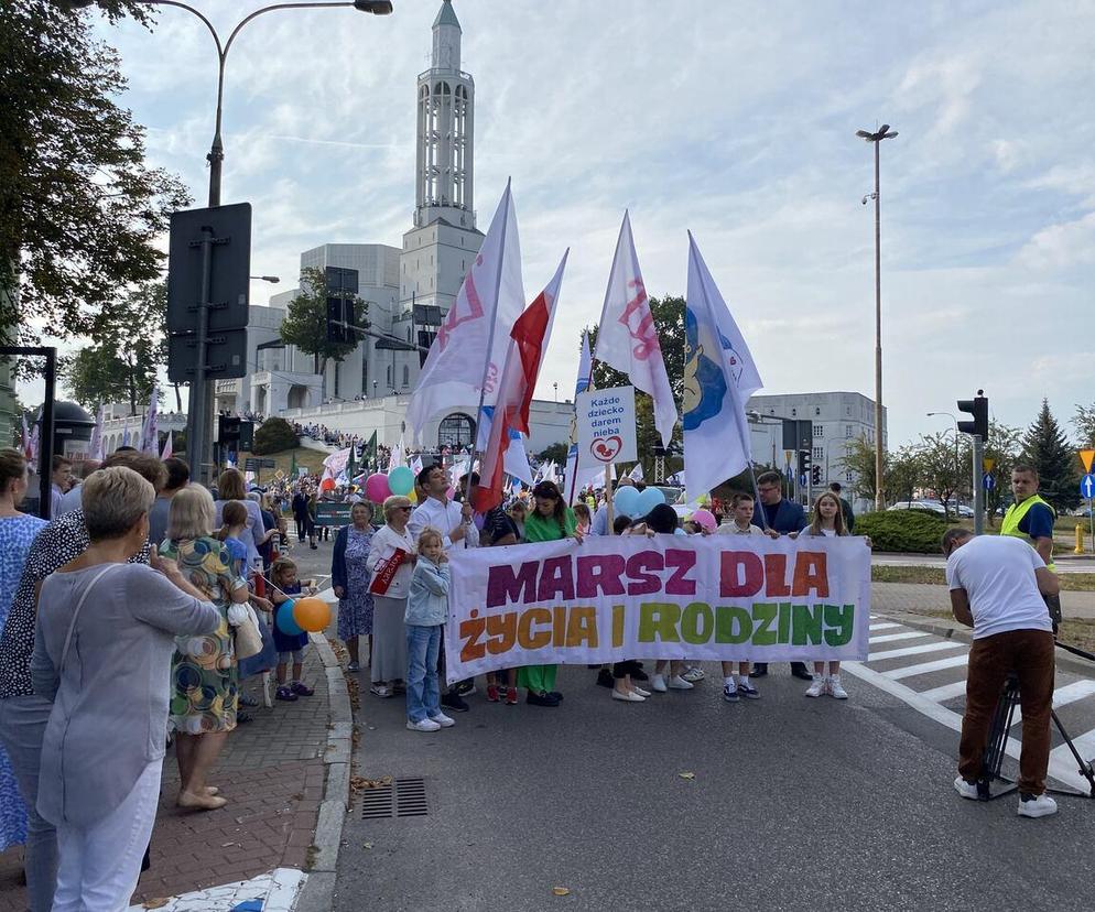 13. Marsz dla Życia i Rodziny zgromadził tłumy na ulicach Białegostoku [ZDJĘCIA]