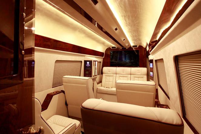 Mercedes Sprinter zmieniony w luksusowy salon