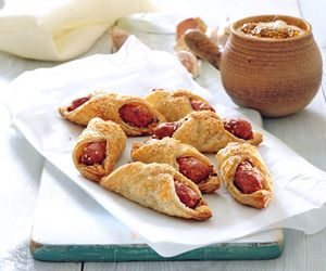 Biała kiełbasa w cieście francuskim - znakomita do żurku