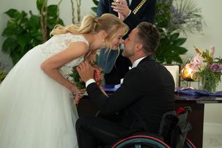 Barwy szczęścia odc. 2795. Dominika (Karolina Chapko), Sebastian (Marek Krupski)