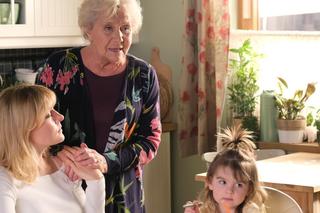 M jak miłość odc. 1675. Ula (Iga Krefft), Kalinka (Oliwia Kępka), Barbara (Teresa Lipowska)