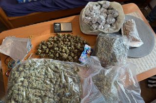 Narkotykowy biznes w sercu Warszawy. Nigeryjczyk i Polka wpadli z gigantyczną gotówką