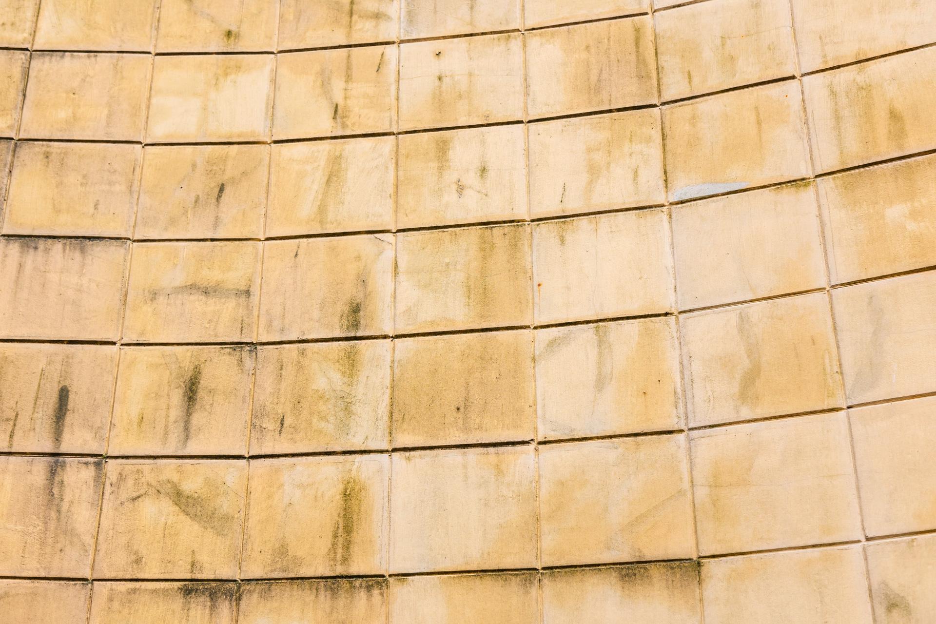 Osiedle WSM Koło II w Warszawie - zdjęcia. Pablo Picasso na ścianie i klatki schodowe typu ser