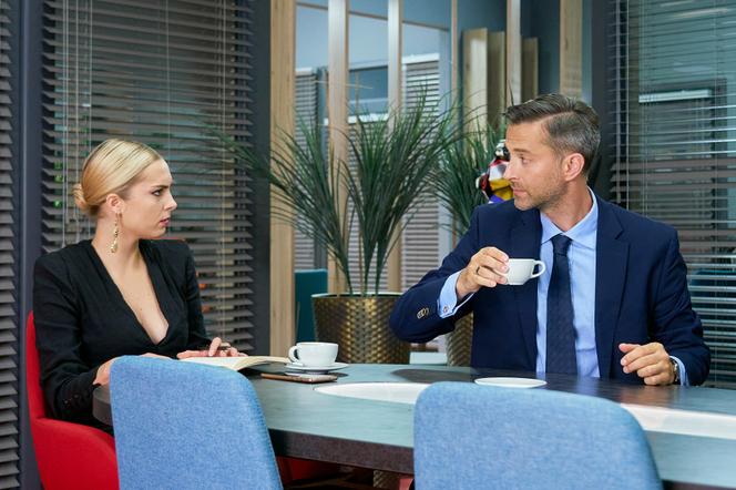 BrzydUla 2 sezon odcinek 40. Nadia (Magdalena Koleśnik), Marek (Filip Bobek)