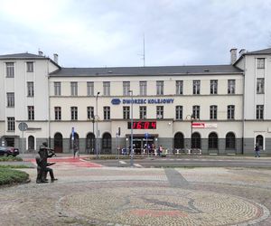 Najbrzydsze dworce według AI w Śląskiem