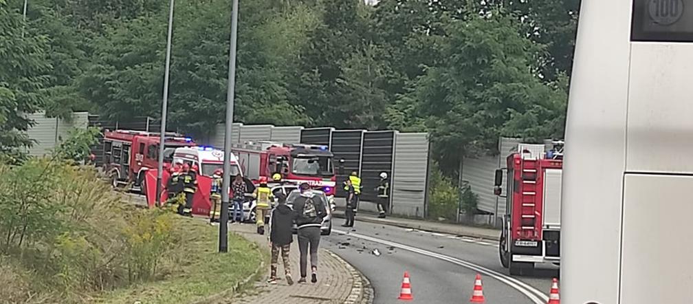 Śmiertelny wypadek w Krakowie. Motorowerzysta zginął na miejscu