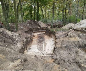 Szczątki co najmniej 18 osób na terenie jednostki wojskowej w Rembertowie. Wiadomo, kim mogą być ofiary