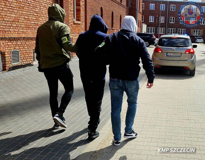 Chciał sprzedać okulary i zegarek, po chwili zadał cios. Brutalny atak w lombardzie