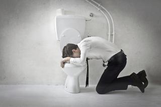 Wymioty u dzieci i dorosłych - przyczyny. Co powoduje wymioty? 