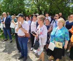 Przez lata ŚDS w Siedlcach działał w dwóch lokalizacjach, teraz już oficjalnie funkcjonuje w jednym miejscu, w budynkach dostosowanych do potrzeb osób z niepełnosprawnościami. 