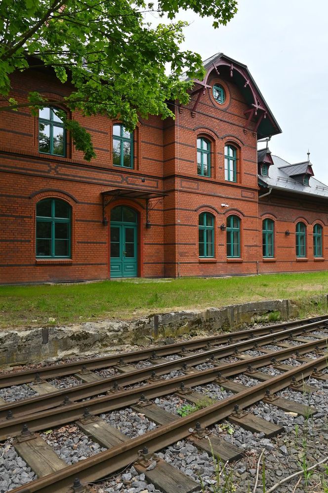Dworzec w Leśnej po remoncie 