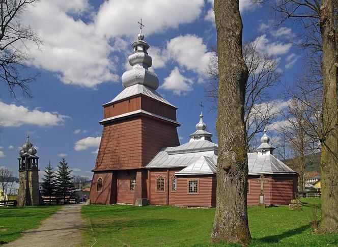 To jedna z najpiękniejszych małopolskich wsi. Według legendy mieszkały w niej czarownice