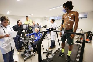 Brazylijscy piłkarza na badaniach przed MŚ 2014
