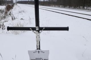 Anielka i Jaś zginęli z mamusią pod pędzącym pociągiem „Aniołki pamiętamy o Was”