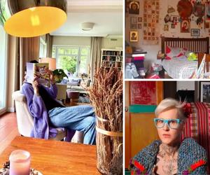 Ściana obrazów z Matką Boską i regały pełne książek. Tak mieszka Agnieszka Chylińska