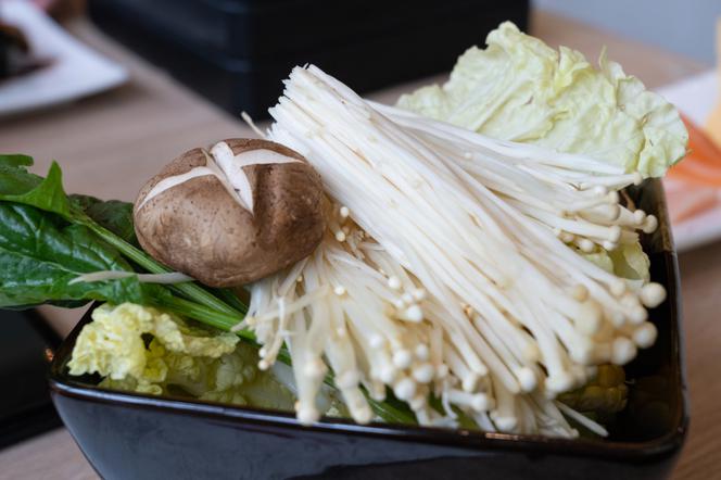 Sukiyaki - przepis na japońską potrawę z grzybami