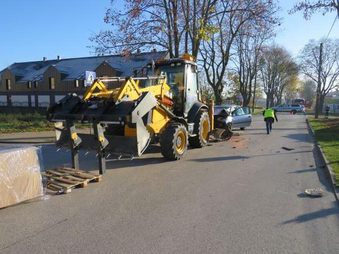 Osobówka WBIŁA się w tył koparki! W szpitalu 10-letnie dziecko