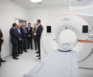 Nowoczesny tomograf w krakowskim szpitalu wojskowym. Sprzęt z funduszy KPO zaprezentował szef MON