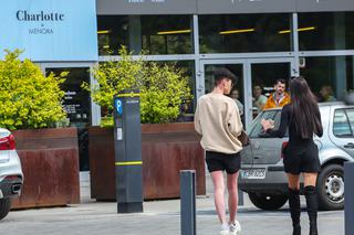 Idol nastolatek przyłapany przez paparazzi w stolicy!