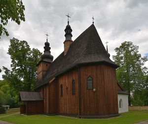 To jedna z najciekawszych wsi w Małopolsce. Jej nazwa jest owiana tajemnicą