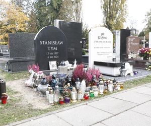 Tak wyglądają groby Zapasiewicza, Tyma, Kołaczkowskiej, Stoparczyk