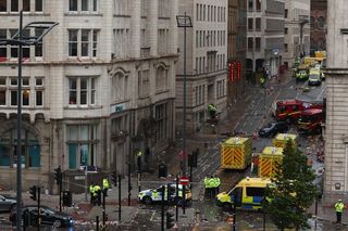 Liverpool: Samochód wjechał w tłum kibiców! Są ranni, w tym dzieci. Wstrząsające nagranie