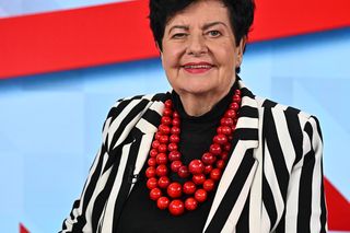  Joanna Senyszyn w czerwonych koralach  