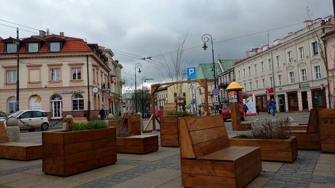 Mebelki wróciły przed ratusz na wiosnę