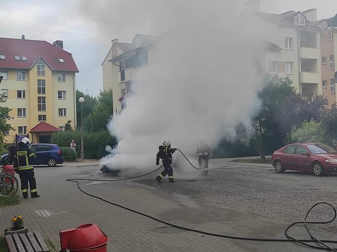 Pożar osobówki w Solcu Kujawskim! Z auta niewiele zostało [ZDJĘCIA]