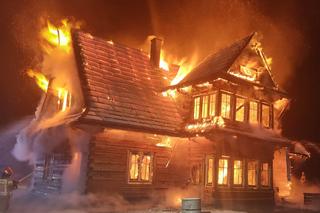 Tragedia pod Radomiem. Drewniany dom doszczętnie spłonął 