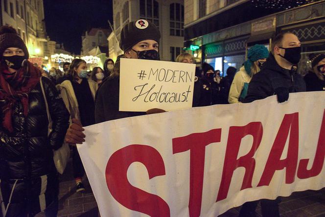 Strajk kobiet w Toruniu - 27-28.01.2021 - zdjęcia z protestów
