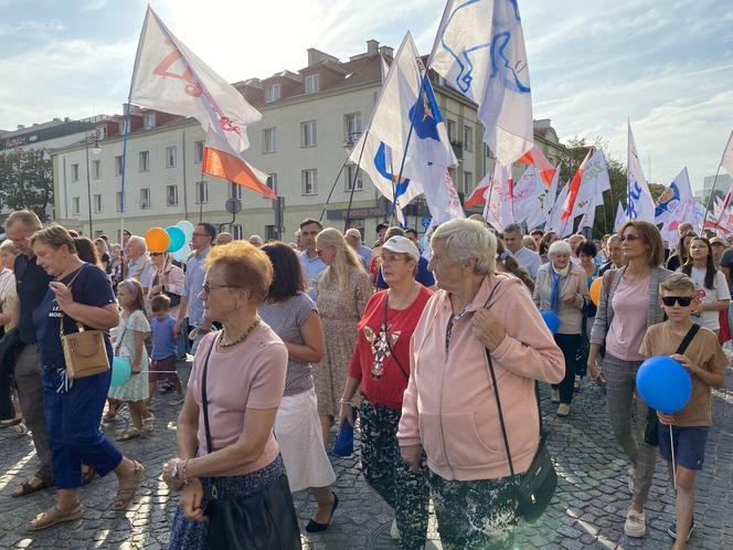 13. Marsz dla Życia i Rodziny zgromadził tłumy na ulicach Białegostoku [ZDJĘCIA]