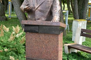 Pomnik Przemysława Gosiewskiego w Dąbkach