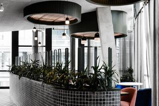Tropikalne wnętrze restauracji w Sydney 