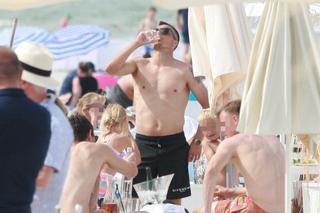 Sławomir Peszko na plaży