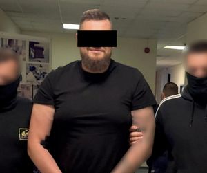 Uśmiechnięty lider gangu w rękach policji. 36-latek wpadł po latach