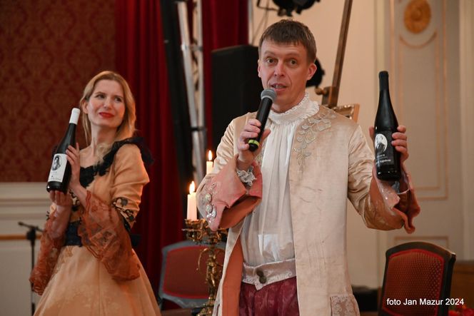 Renata Wcisło i Marcin Furtak w żagańskim pałacu podczas promocji książki Jarosława Skorulskiego „Kroniki księżnej Dino.