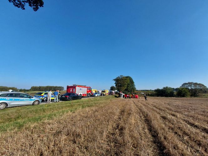 Dramatyczny wypadek busa w Bielinach. Jechali nim piłkarze