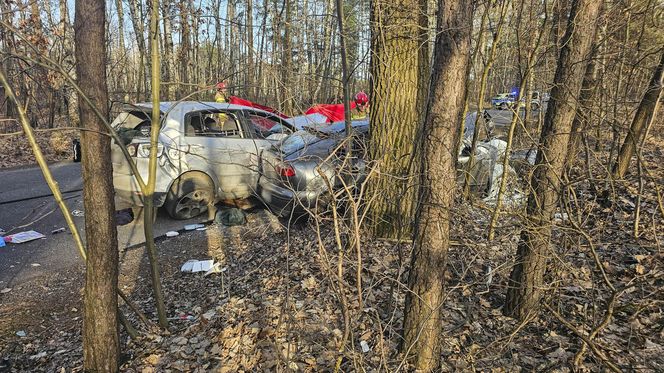 Wypadek w Jaworznie w Seacie zginęła matka, 2 letnie dziecko przeżyło.