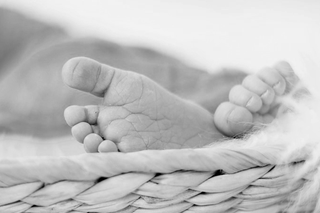 Tajemnicza śmierć noworodka po porodzie w domu! Sprawą zajmuje się prokurator