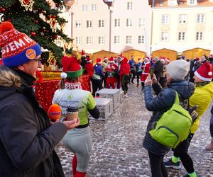 Bieg Mikołajów w Olsztynie. Około 400 osób pobiegło w charytatywnym celu [ZDJĘCIA]