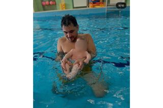 Syn Daniela Martyniuka to jego kopia. Spędził czas na basenie z Faustyną i Florianem