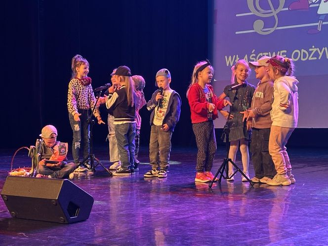 W tym roku na Scenie Teatralnej Miasta Siedlce zaprezentowali się uczestnicy z 19 przedszkoli oraz 27 szkół podstawowych z Siedlec i powiatu siedleckiego.