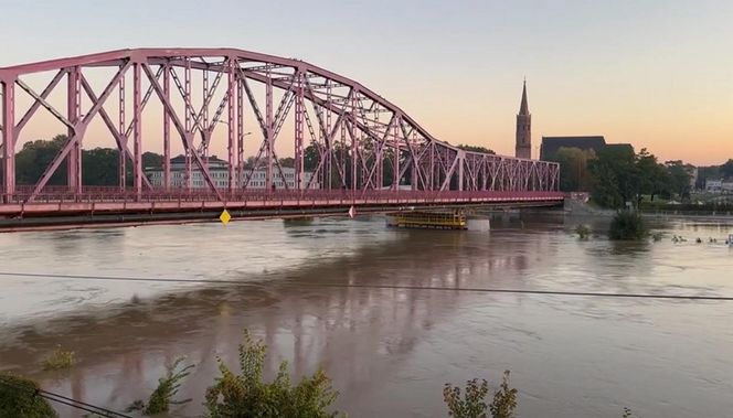 Głogów przygotowuje się na fale wezbraniową na Odrze. Ta ma dotrzeć około godziny 14